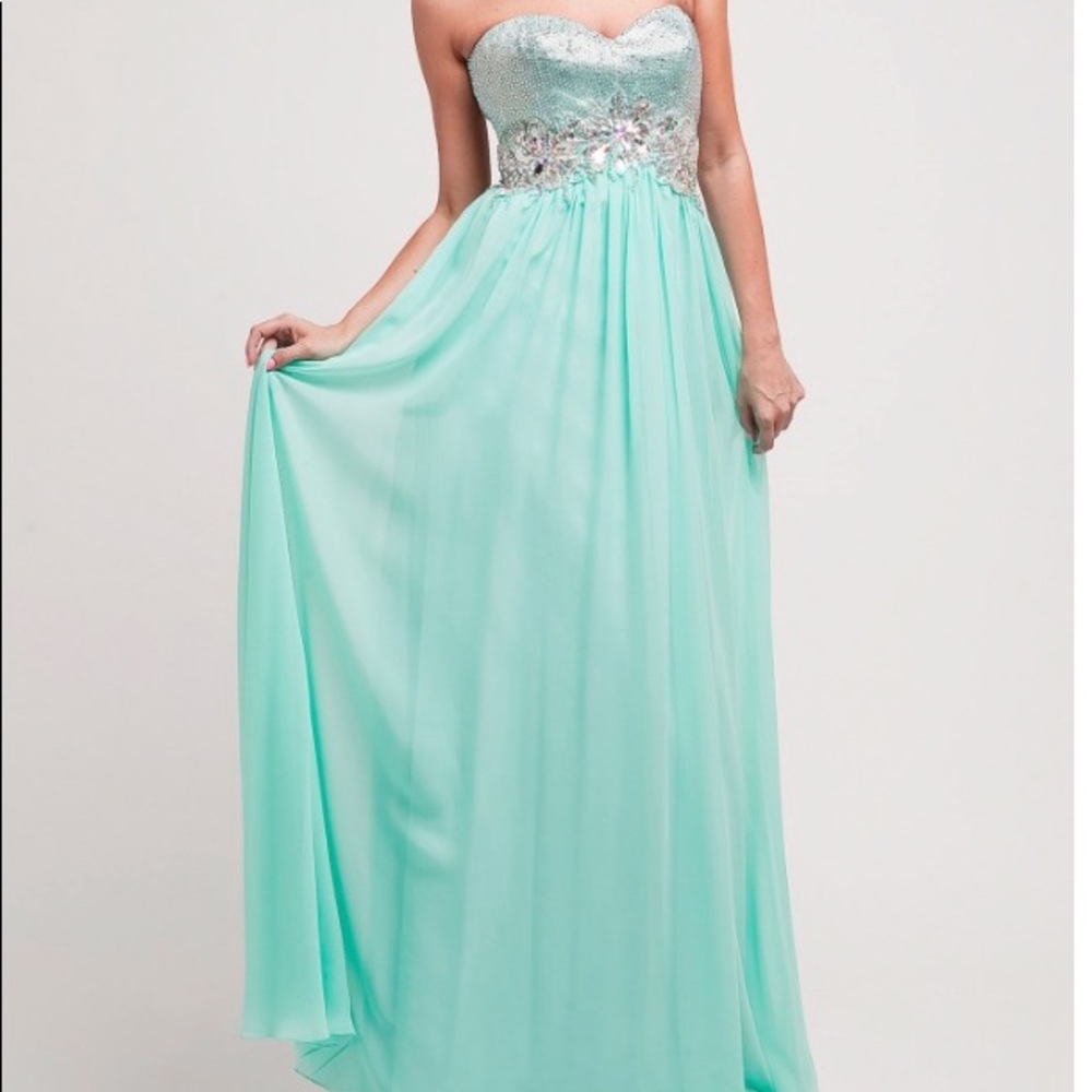 NWT Cinderella Divine prom dress